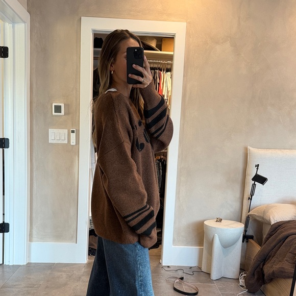 Pilcro Brown Oversized Sweater with Black Accents - Picture 5 of 7